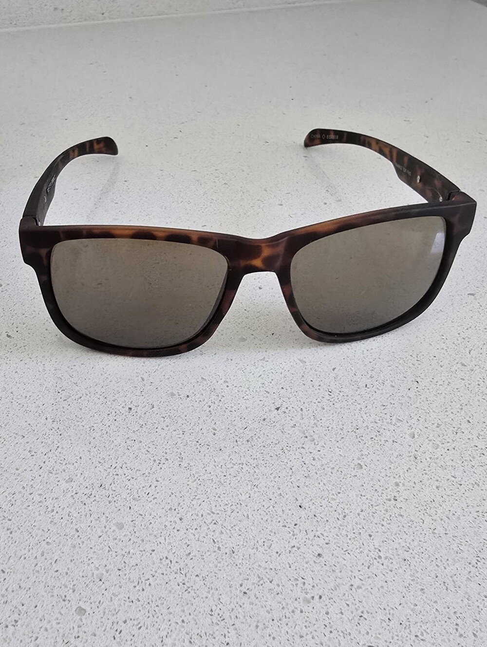 Foster Grant Tortoiseshell Rectangle Sunglasses with Brown Lenses